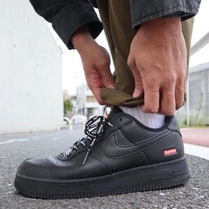 nib SUPREME x AIR FORCE 1 Low Box Logo Sneakers in Black Leather - Unisex M9/W11